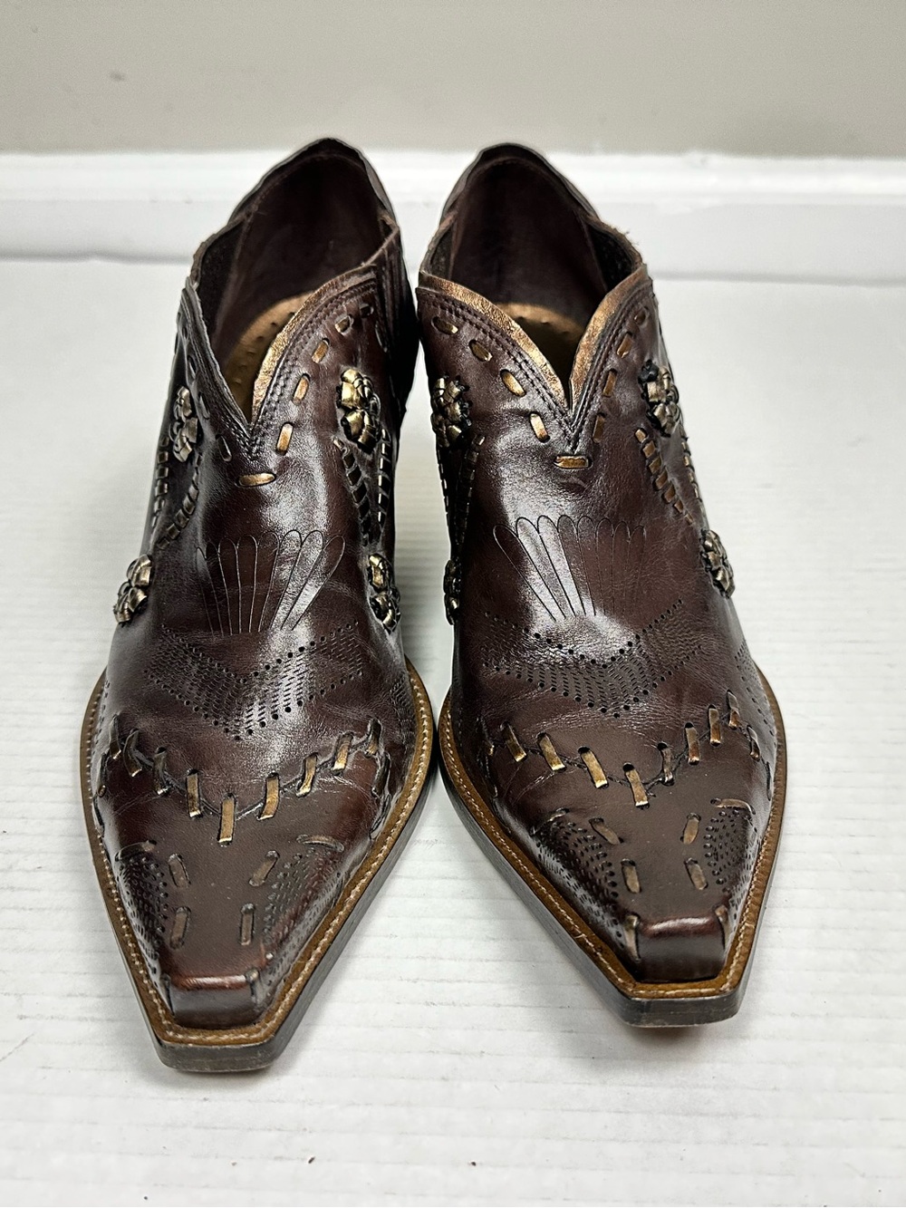 BCBGirls Brown Gold Leather Low Heel Cowgirl Western  Ankle Boots Size 9.0 B - Picture 2 of 14
